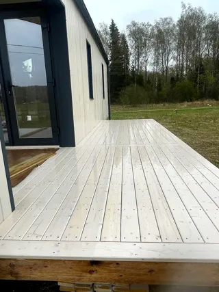 Haus nach Projekt „Barnhouse 45“, Gebiet Iwanowo: Terrasse und Eingangsbereich