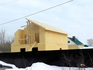 Haus nach Projekt „Jaschma“, Furmanov: Wandmontage