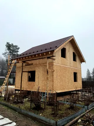 Haus nach Projekt „Amulet“, Dorf Agalatovo