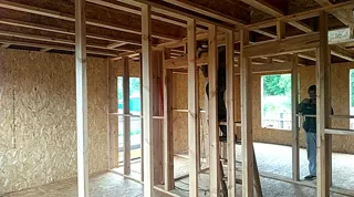 Haus nach Projekt „Dorofejewo“, Navoloki: Innenwände