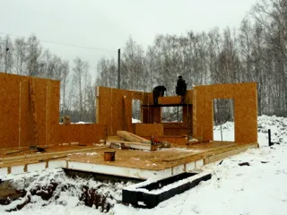 Haus nach Projekt „Sews“, Dorf Koltsovo: Wandmontage