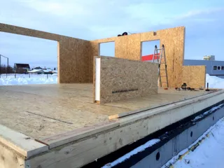 Haus nach Projekt „Jessentuki 7.5x7.5“, Dorf Lopatino: Wandmontage