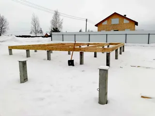 Haus 111 m² nach individuellem Projekt, Dorf Shchipousikha: Fundament und Grundrahmen