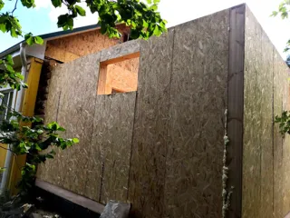 Custom-design extension, Uvod village: wall assembly
