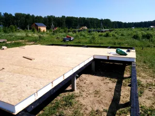 Haus nach individuellem Entwurf, Gebiet Moskau: Boden aus SIP-Paneelen auf Höhe 0