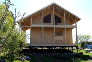 Haus nach Projekt „Metschta XXL“, Dorf Palmintsyno: Wandmontage