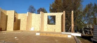 House based on the “Patio” design, Mikhaylovskoe village: wall assembly