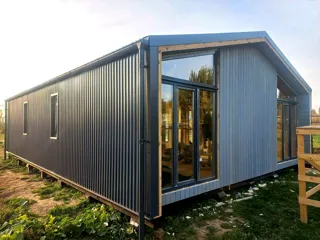 Showroom Barnhouse 76.3 in Kostroma: Verglasung, geschlossene Gebäudehülle
