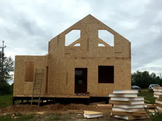 Haus nach Projekt „Amulet“, Gebiet Kostroma: Wandmontage