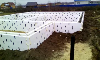 Haus nach individuellem Projekt, Dorf Diveevo: Fundament und Grundrahmen