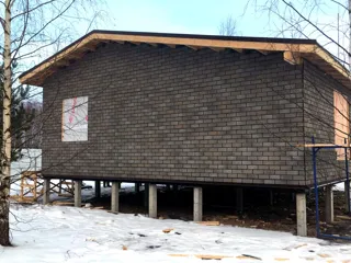Haus nach Projekt „Korsar - D2.8“, Siedlung Gustomesovo: Fertiges Haus