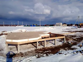 Banja, Projekt „Florida“, Dorf Balabanovo: Boden aus SIP-Paneelen auf Höhe 0