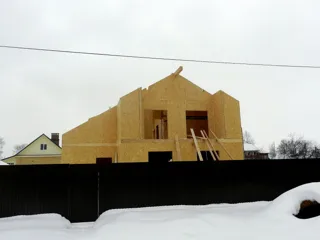 Haus nach Projekt „Jaschma“, Furmanov: Wandmontage