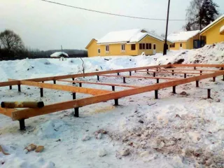 Haus nach Projekt „Minihotel“, Gebiet Iwanowo: Fundament und Grundrahmen