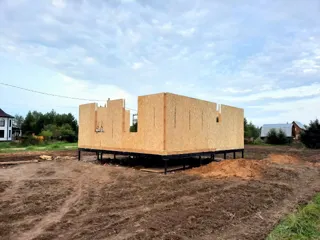 Haus nach individuellem Entwurf, Dorf Telyatevo: Wandmontage
