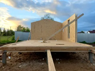 House based on the “Barnhouse 33” design, Novonikolskoe village: wall assembly
