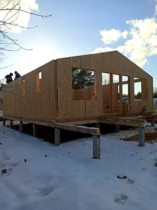Haus nach Projekt „Barnhouse 76.1“, SNT „Petrogradskoje“: Wandmontage