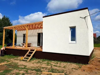 Haus nach Projekt „Mistika - E2.8“, Dorf Novoe: Terrasse und Eingangsbereich
