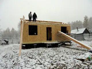 Haus nach Projekt „Vivat 2.5“, Dorf Barskovo: Wandmontage