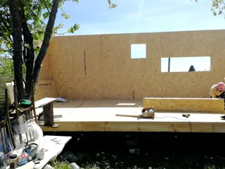 House based on the “Ochag” design, Starkovo village: wall assembly