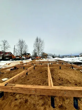 Özel projeye göre 130 m² ev, Ukhta: temel ve alt bağlama kirişi