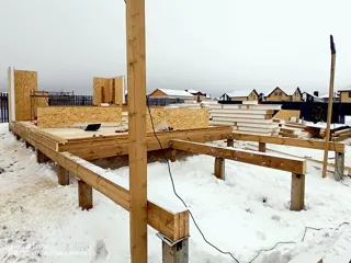 “Barnhouse Otrazhenie” projesine göre ev, Yaroslavl bölgesi: temel ve alt bağlama kirişi