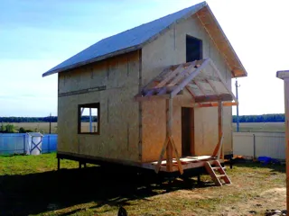 Haus nach Projekt „Amelija“, Dorf Gavshino: Obergeschoss und Dachgeschoss