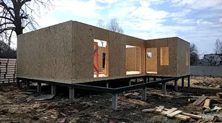 Haus nach Projekt „Mistika - E2.8“, Dorf Kurdumovo: Wandmontage