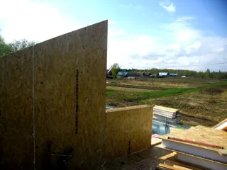 Haus nach Projekt „Ermak“, Dorf Vasilevo: Wandmontage