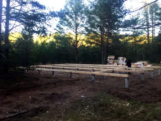 “Barnhouse 110” projesine göre ev, Vidogoshchi köyü: temel ve alt bağlama kirişi