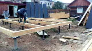 Haus nach individuellem Projekt, Siedlung Pestyaki: Fundament und Grundrahmen