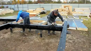 Haus nach Projekt „Solo“, Siedlung Vichuga: Fundament und Grundrahmen