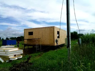 Haus nach Projekt „Ermak“, Siedlung Belavino: Wandmontage
