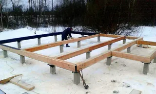 “Elisey” projesine göre ev, Uglich: temel ve alt bağlama kirişi