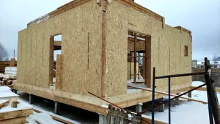 Haus nach Projekt „Premera“, Dorf Bolshoe Klochkovo: Wandmontage