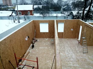Haus nach individuellem Entwurf, Dorf Yakovlevskoe: Wandmontage