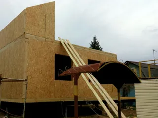 House based on the “Zefir” design, Fedchikha village: wall assembly