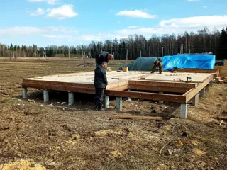 Özel projeye göre 96 m² ev, Konokhovo köyü: 0 kotunda SIP panel zemin