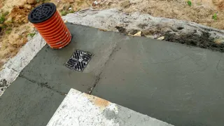 “Brest” projesine göre ev, Zemlyanichnaya Polyana kasabası: temel ve alt bağlama kirişi