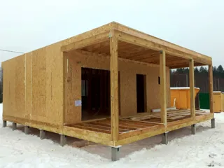 Haus nach Projekt „Mistika - N2.8“, Dorf Lyutovo: Terrasse und Eingangsbereich