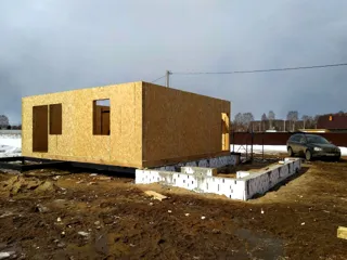 Garage nach Projekt „Slawjanka mini + Garage“, Dorf Nazarovo: Wandmontage