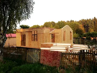 Haus nach individuellem Entwurf, Siedlung Borisoglebskiy: Wandmontage