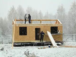 Haus nach Projekt „Vivat 2.5“, Dorf Barskovo: Wandmontage