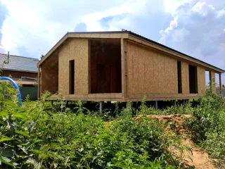 Haus 145 m² nach individuellem Projekt, Siedlung Volga: Wandmontage