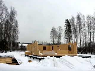 Custom-design house, Sankt-Peterburg: SIP panel floor at elevation 0