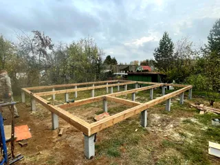 Haus nach Projekt „Mistika - E2.8“, Gebiet Nischni Nowgorod: Fundament und Grundrahmen