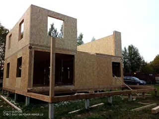 Haus nach Projekt „Dilischans 8x9“, Region Wologda: Obergeschoss und Dachgeschoss