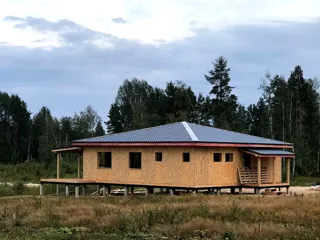 Haus nach individuellem Entwurf, Sankt-Peterburg: fertiges Gebäude