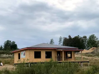 Haus nach individuellem Entwurf, Sankt-Peterburg: fertiges Gebäude