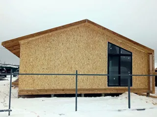 Haus nach individuellem Entwurf, Dorf Kukarino: Fenster und Türen